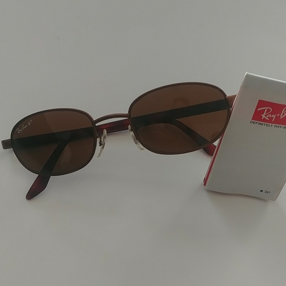 A pair of brand new RAYBAN sunglasses - Picture 2 of 5